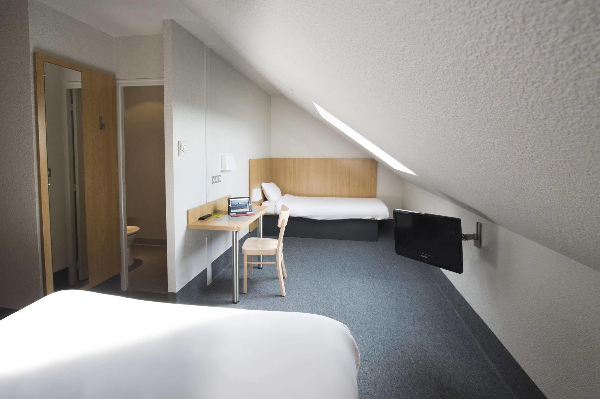 B&B Hotel Poitiers 3 Futuroscope Chasseneuil-du-Poitou Esterno foto